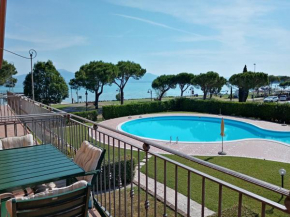 Mosaici Sunrise - lake front apartment with beautiful view Sirmione